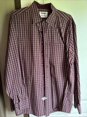 XLT Wrangler Men's Plum & Brown Plaid Long-Sleeve Button-Down Shirt